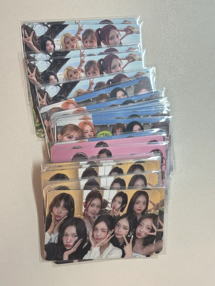 하츠투하츠 하투하 포커스 레몬탱 레몬썬 레몬비치 포토북 단체 포카 앨포 앨범포카 카르멘지우이안유하스텔라주은예온에이나 분철 럭드