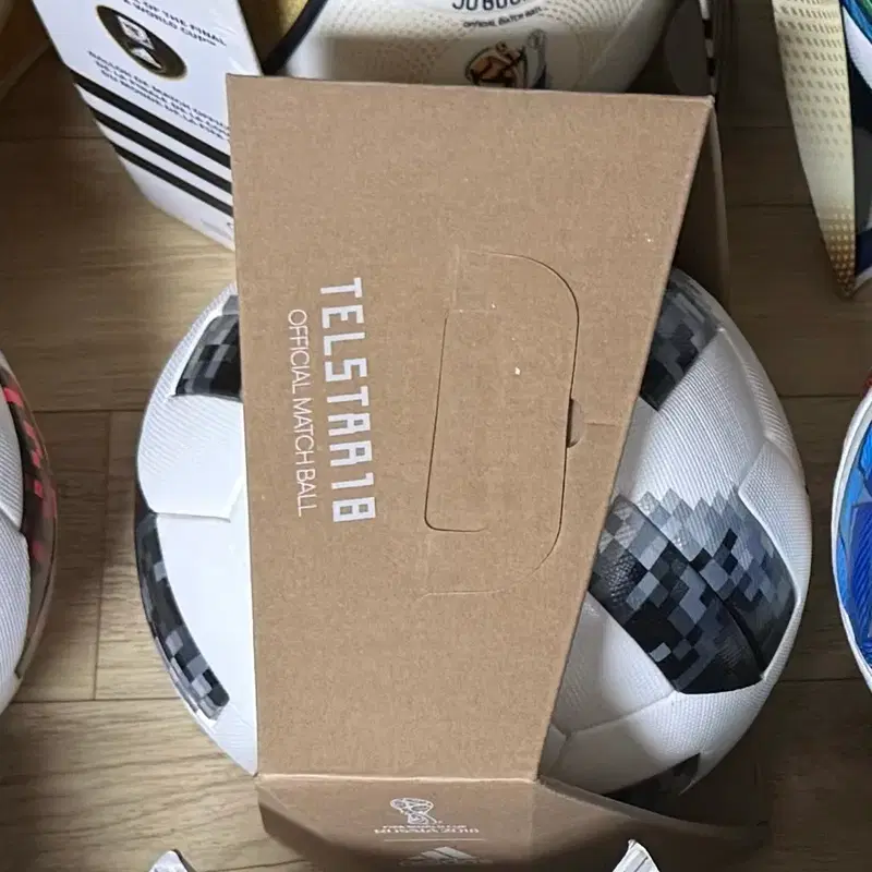 FIFA 월드컵 공인구 텔스타 18 박스채 판매