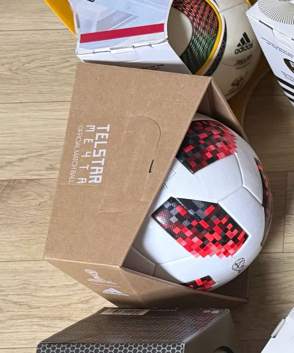 아디다스 FIFA 월드컵 공인구 박스채 텔스타 18 파이널 축구공 5호