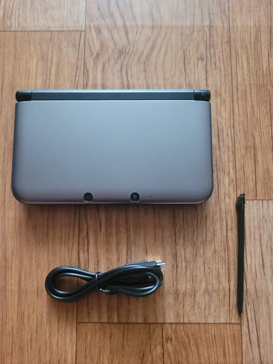 닌텐도3ds xl 구큰다수 실버 팝니다