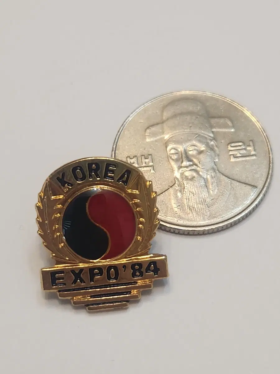 한국 엑스포 84 기념 뱃지