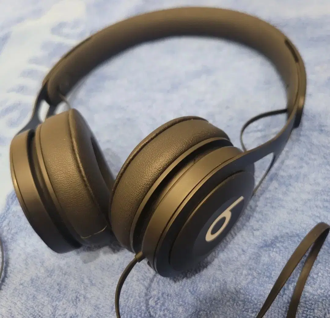 정품 비츠 닥터드레 EP 온이어 헤드셋 이어폰 헤드폰 beats 팝니다.