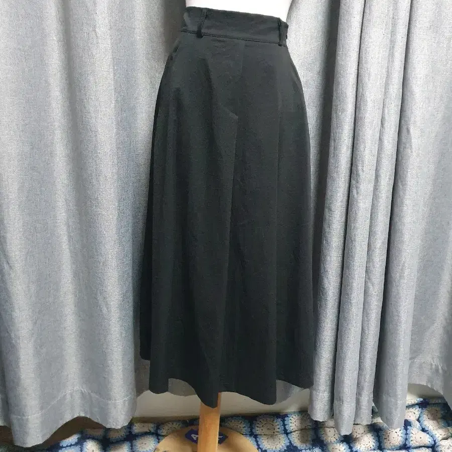 블랙 밴딩 핀턱 롱스커트