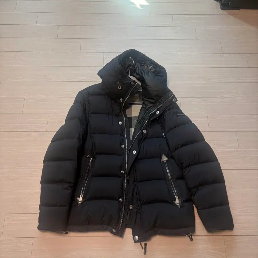 버버리 패딩 판매합니다