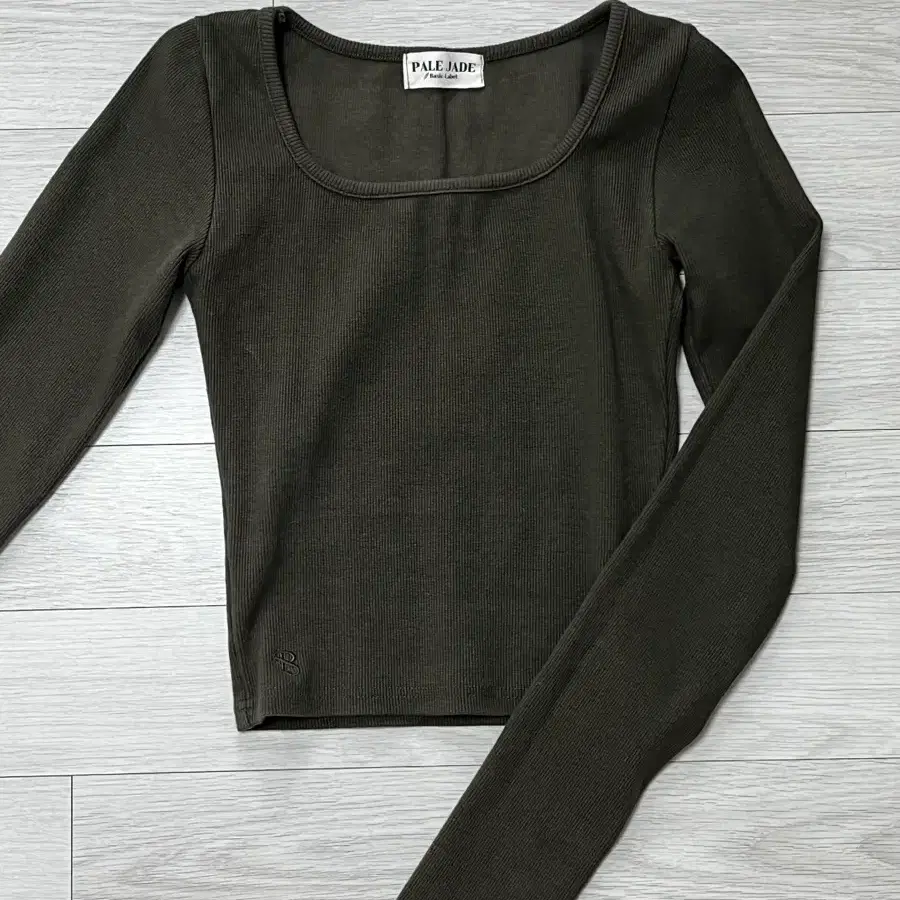 페일제이드 solid ribbed t 카키 1사이즈