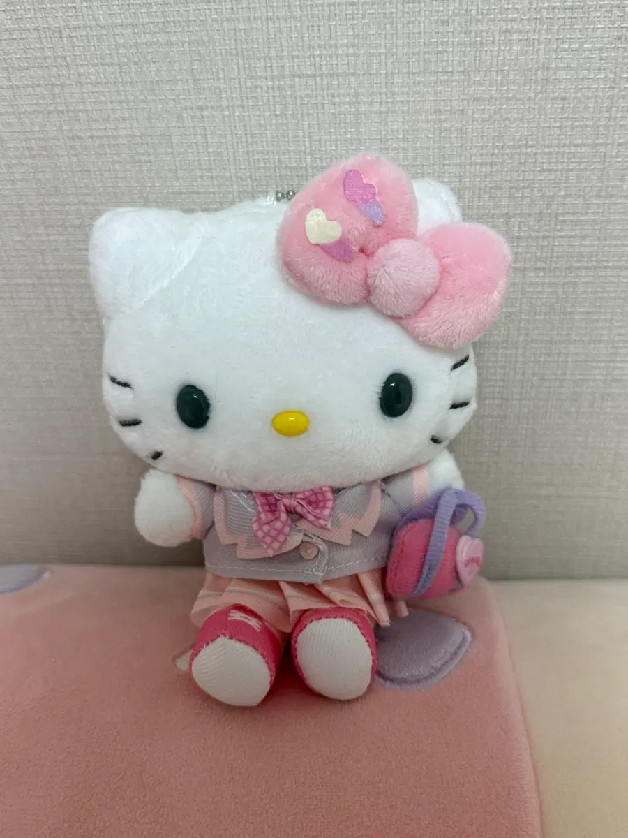 키라메키 헬로키티 마스코트 인형