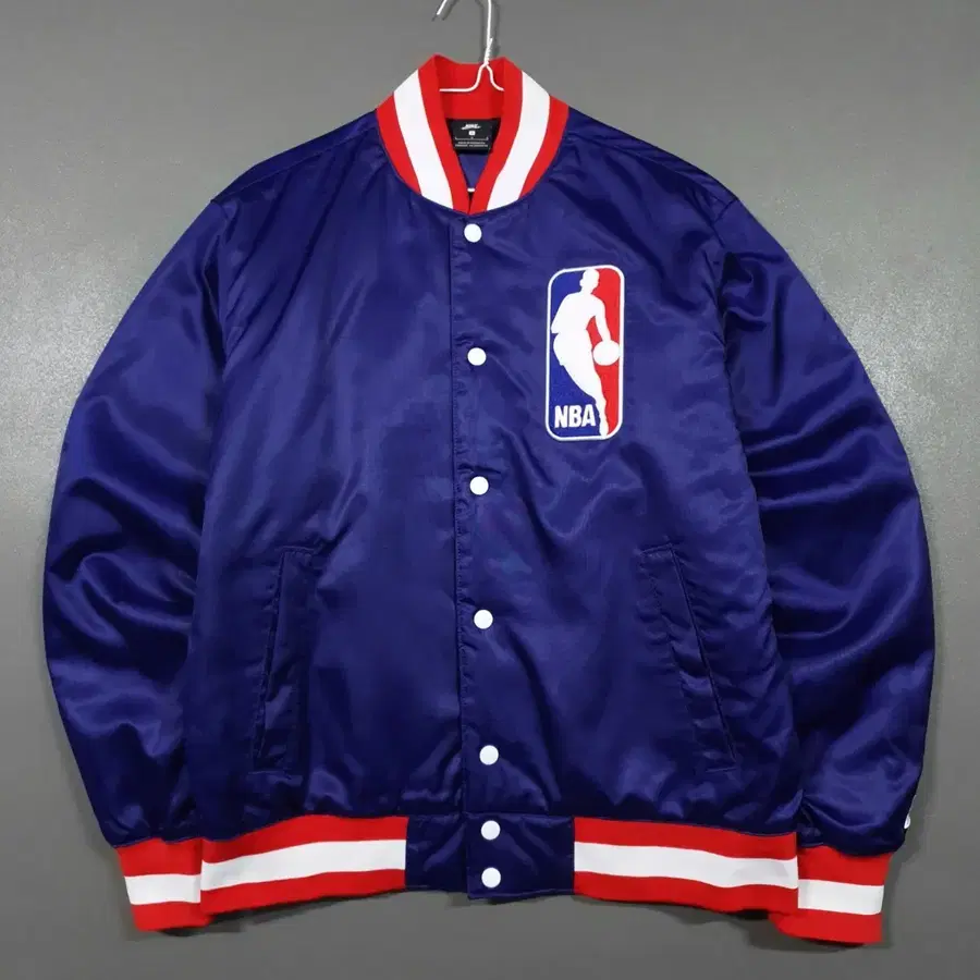 나이키 SB X NBA 콜라보 한정판 새틴 스타디움 봄버 자켓 로얄블루