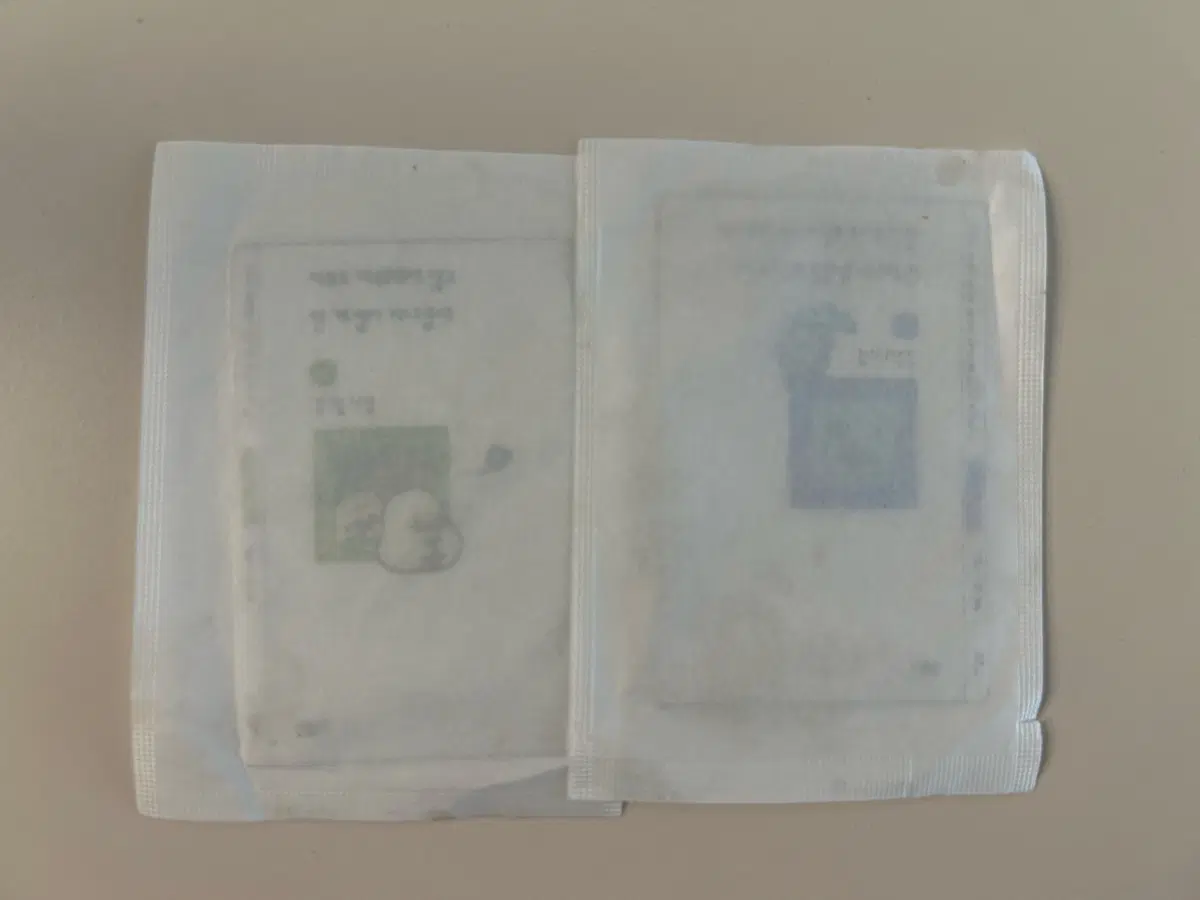gs25 민음사 빵 책갈피 아무도 미워하지않고 한 계절이 지나갔다, 당신의 세계는 아직도 바다와 빗소리와 작약을 취급하는지