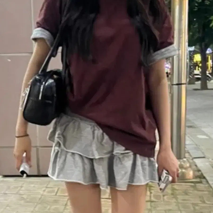 키뮤어 롤업 반팔 (버건디 색상)