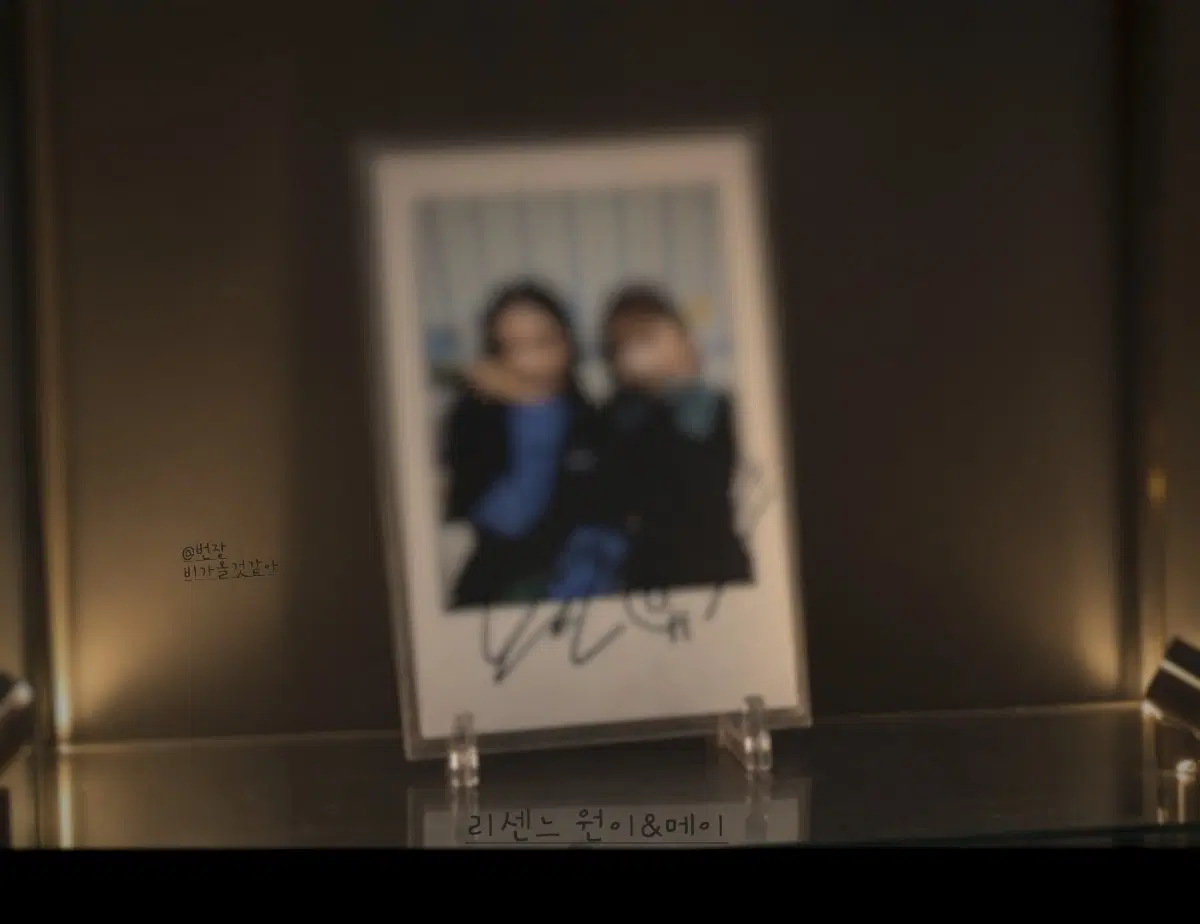 Rescene Wonii May sign polaroid (bloom) - unused