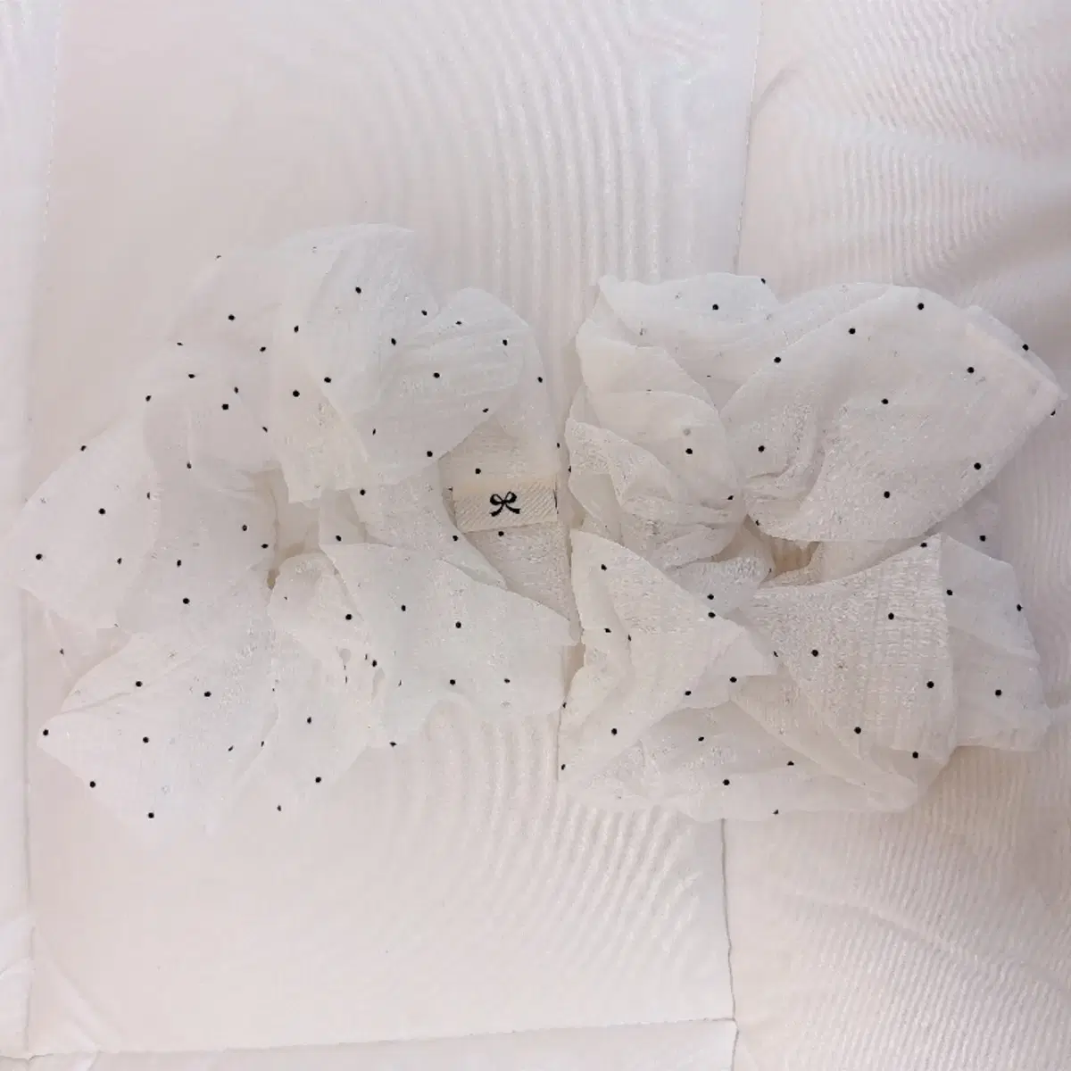 화이트 도트 프릴 곱창머리끈 스크런치 2개 일괄