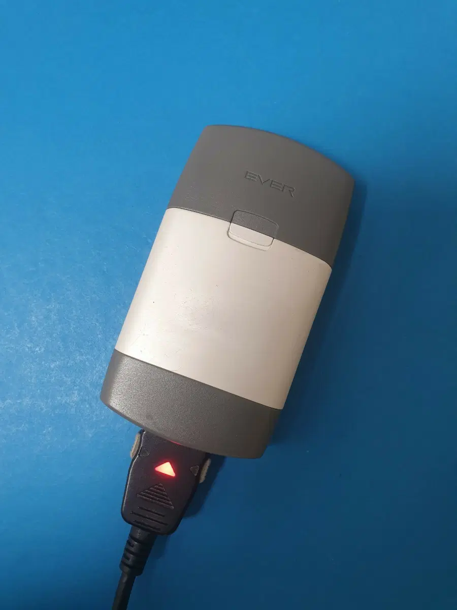 에버 슬림팬더폰 배터리와 충전거치대 EV-W420