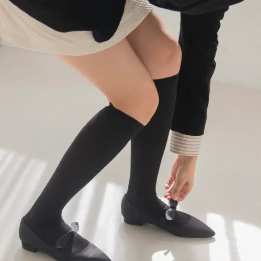 [카렌화이트] True kw2329 리본 새틴 플랫슈즈