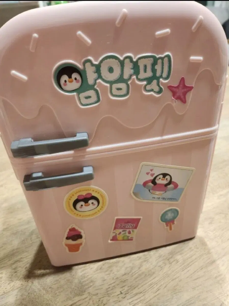 얌얌펫 핑크에디션 검정펭귄이예요
