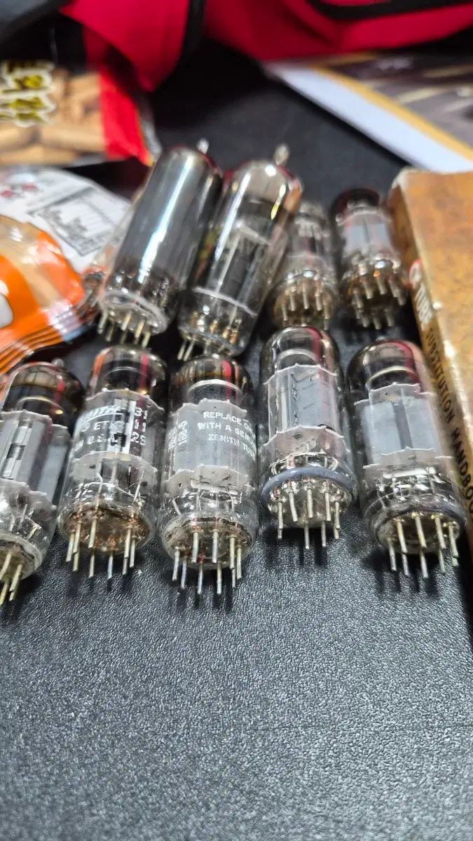 12HL7 진공관