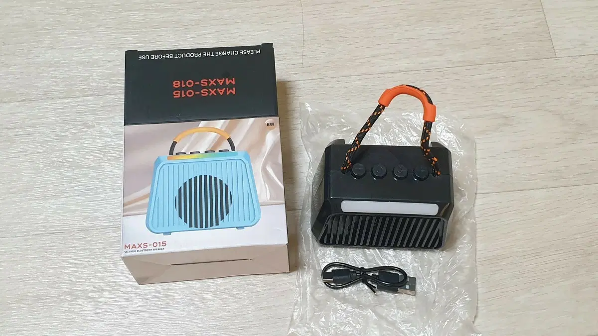 Handbag-shaped Bluetooth speaker
