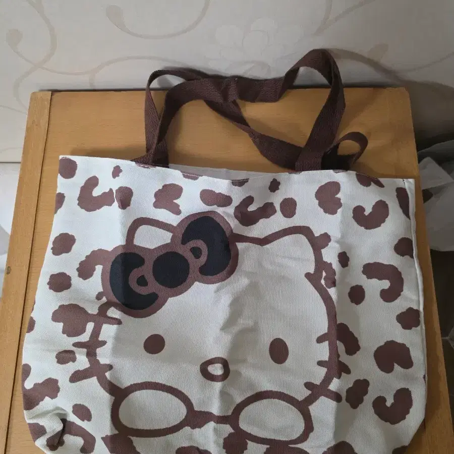 헬로키티 레오파드 에코백