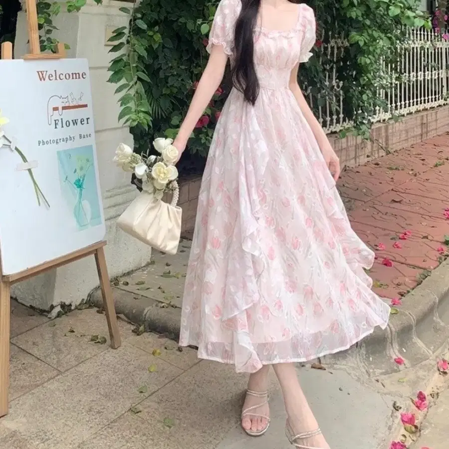 러블리 튤립 패턴 스퀘어넥 퍼프소매 원피스