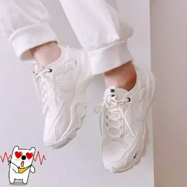 나이키 TC7900 화이트 운동화 220ㅡ225사이즈