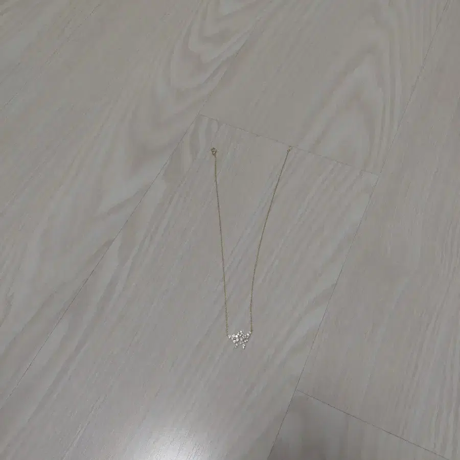 골드 나비 목걸이