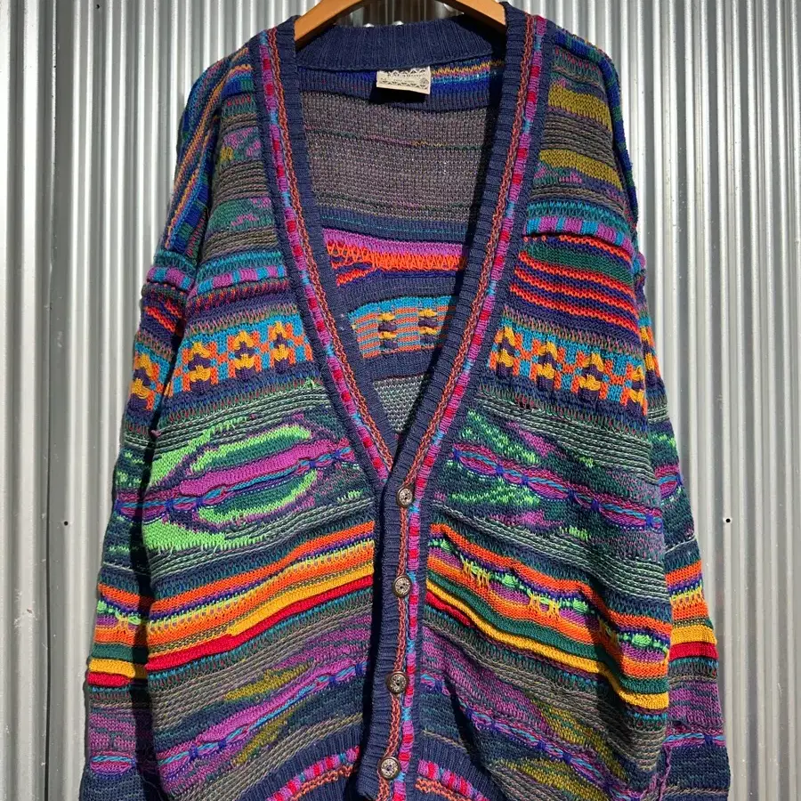 [M (실측 남성 L~XL 추천)] 칼라루 호주산 퓨어울 멀티패턴 니트 가디건 네이비/멀티