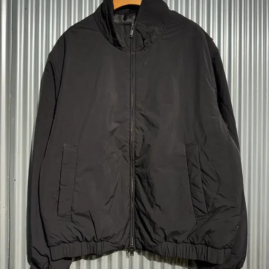 [XL (실측 남성 L~XL)] 무신사 스탠다드 블랙 패딩 블루종