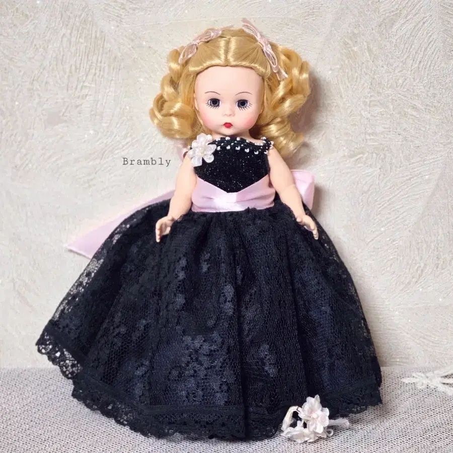Madame Alexander Doll 마담 알렉산더 빈티지돌 8인치 인형 소품 장식 블랙 드레스 레이스 플라워 핑크 오브제 인테리어
