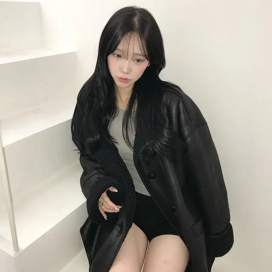 kirev 키레브 블랙 무스탕 자켓