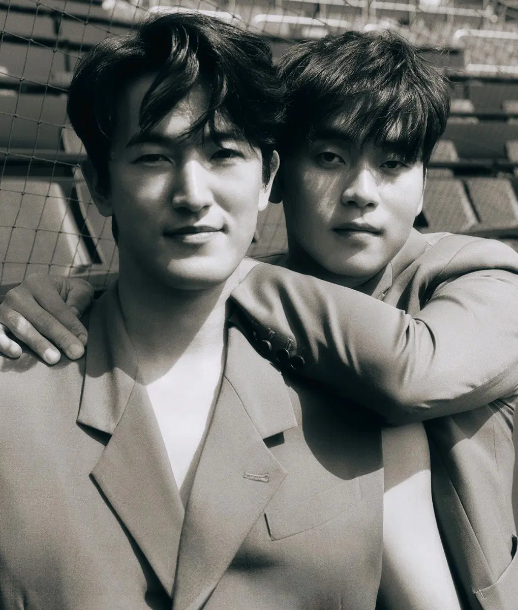 (새상품) KT위즈 고영표선수가 표지를 장식하고 안현민,박영현선수 화보 실린 싱글즈 베이스볼 특별판 양도드려요