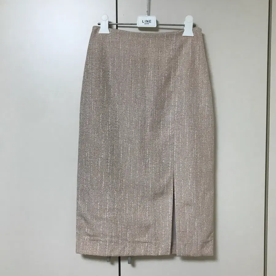 더실루엣 베이지 패턴 H 라인 스커트