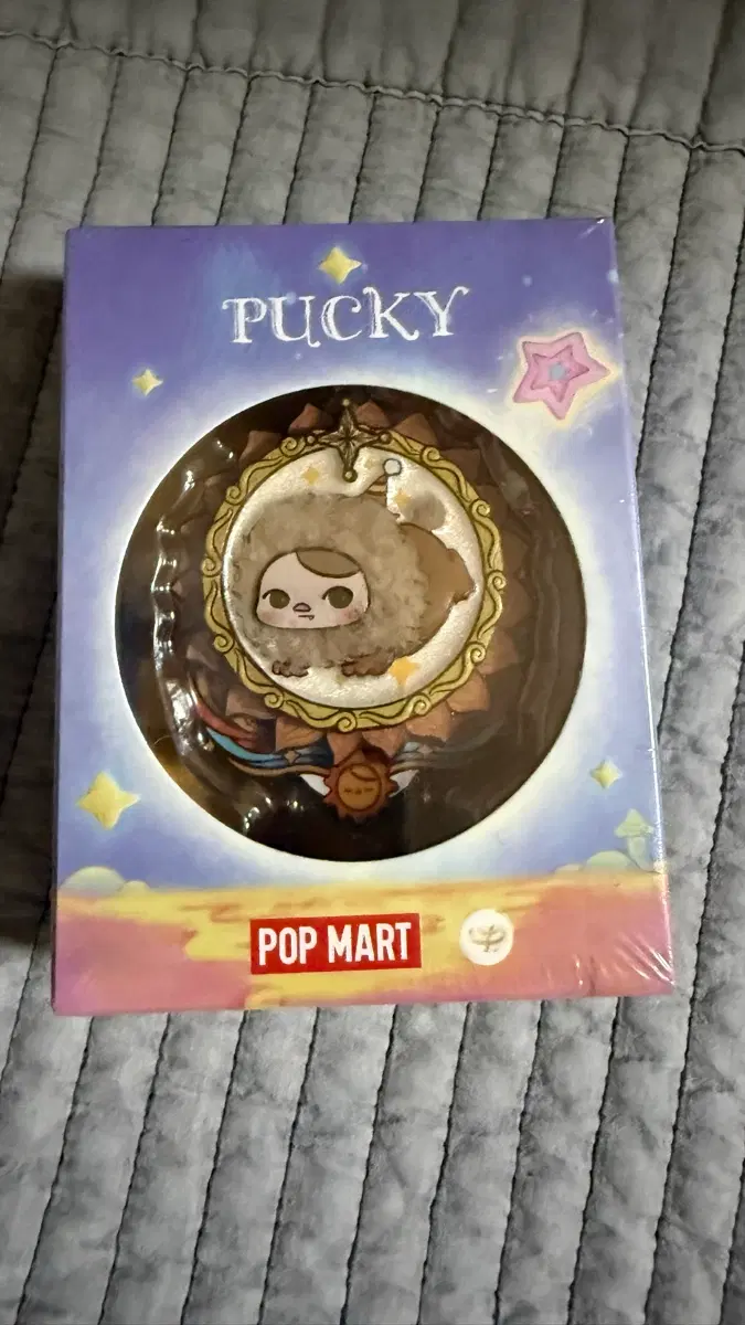 [미개봉새제품]팝마트 PUCKY 생일의 달 한정판 배지