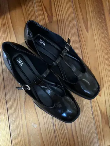 ZARA T스트랩 플랫슈즈 블랙 에나멜 39