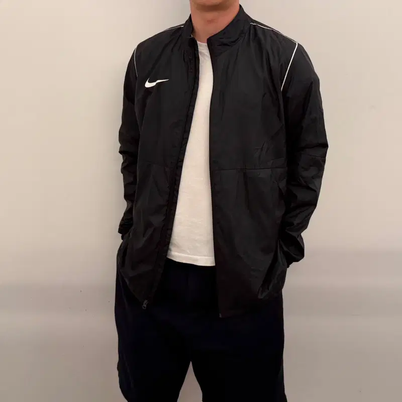 나이키 스우시 바람막이
