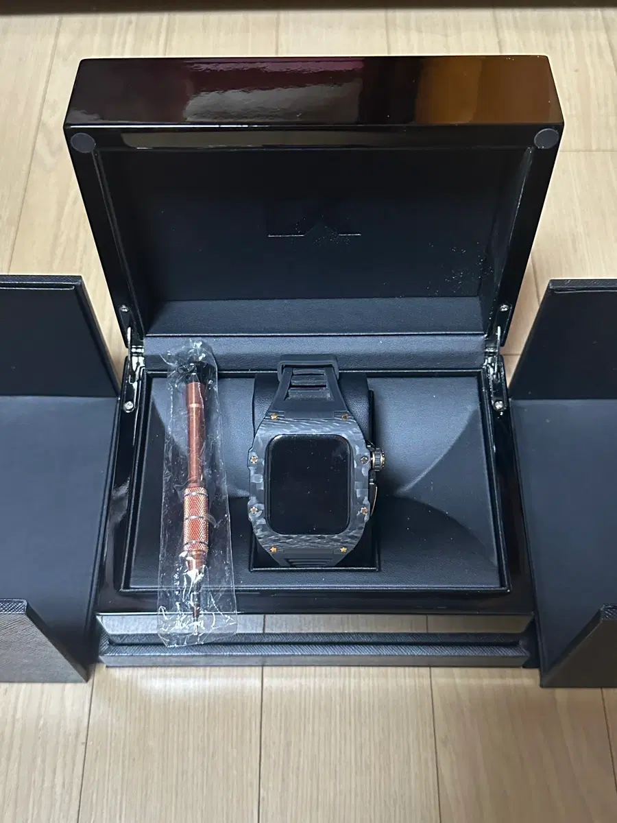 카본코리아 애플워치 케이스 45mm 판매합니다
