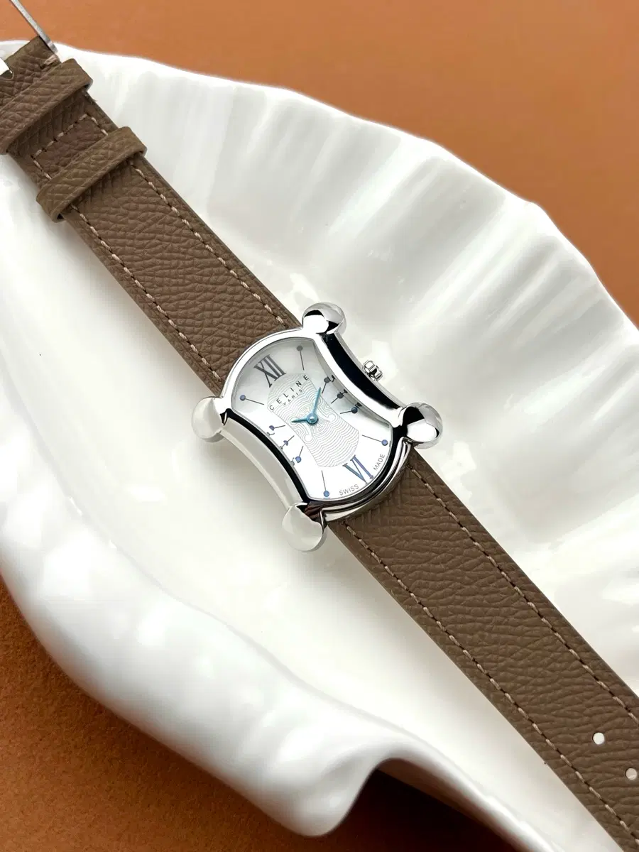 CELINE macadam white shell watch UNISEX