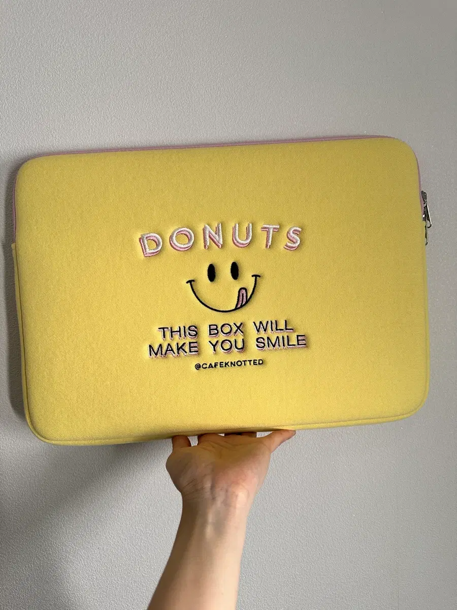 새상품) Knotted donut 노티드 도넛 노트북 파우치