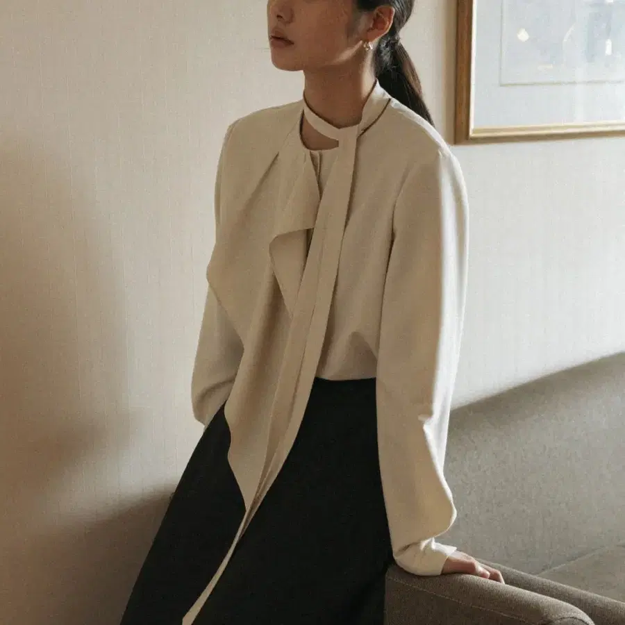 토와브 드레이프 블라우스 타이 러플