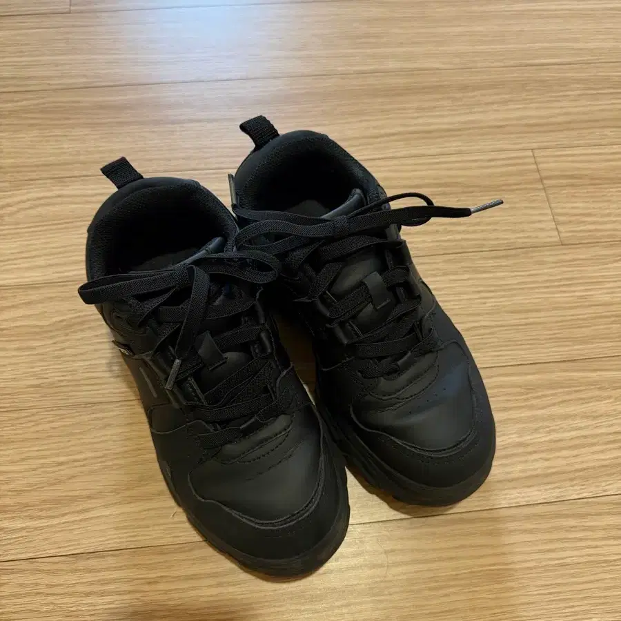 오찌 로미타 플랫폼 운동화 235
