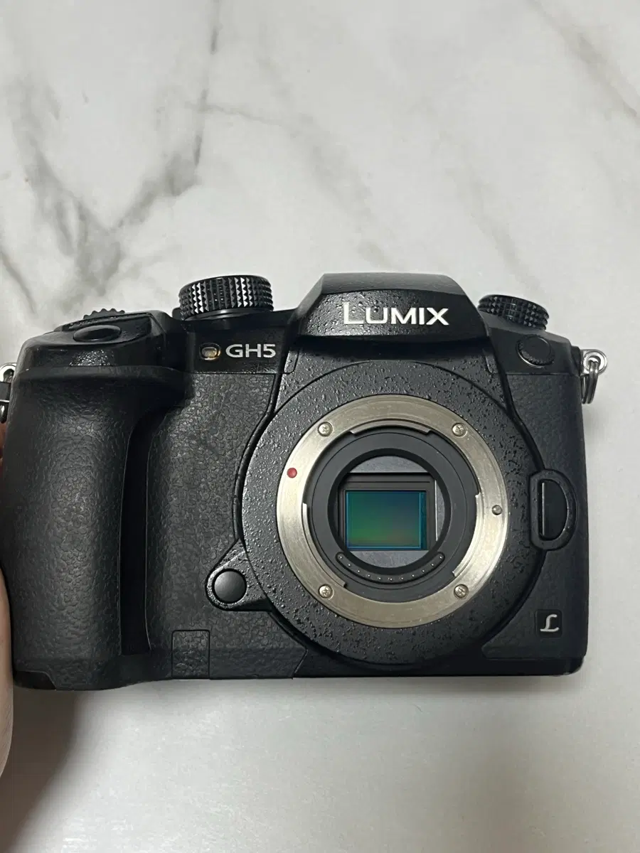 파나소닉 GH5 + 14140 렌즈 판매합니다