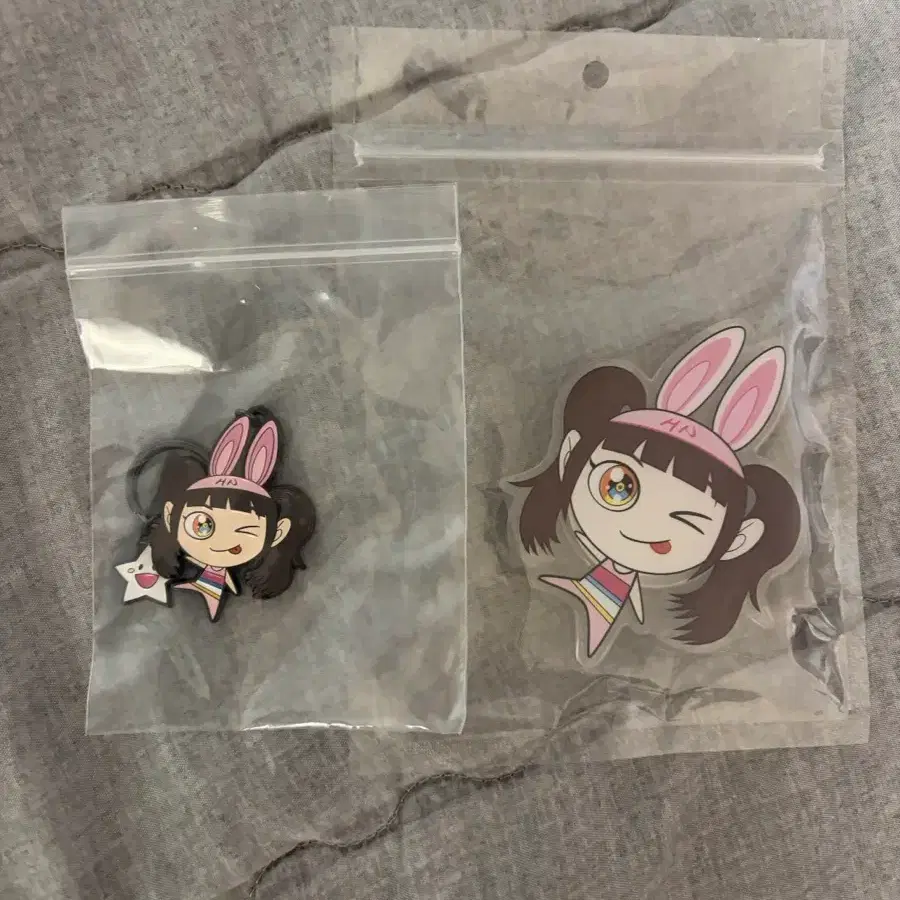 뉴진스 하니 무라카미 키링 그립톡