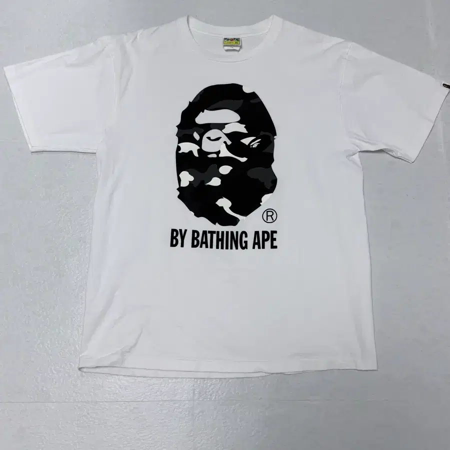 Bape 시티카모 빅사루 반팔 티셔츠 XL 사이즈 화이트