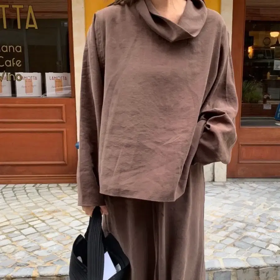 에크리스 큐하이넥 브라운 새상품