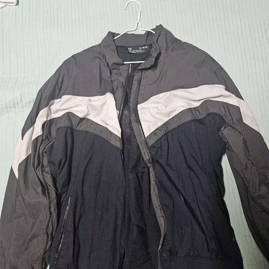 언더아머 바람막이 점퍼 블랙 XL