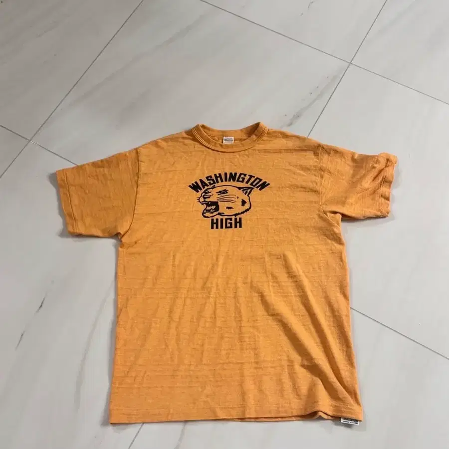 웨어하우스 warehouse 반팔 티셔츠 오렌지 색상
