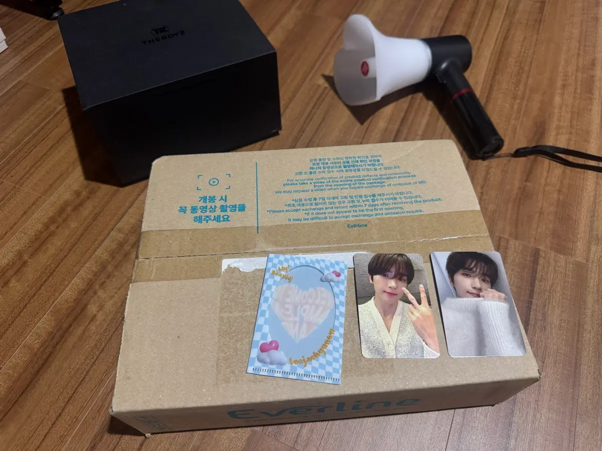 선우가 만진 응원봉, 더보이즈 직캠, 더비 6기, 앰플엔 포카