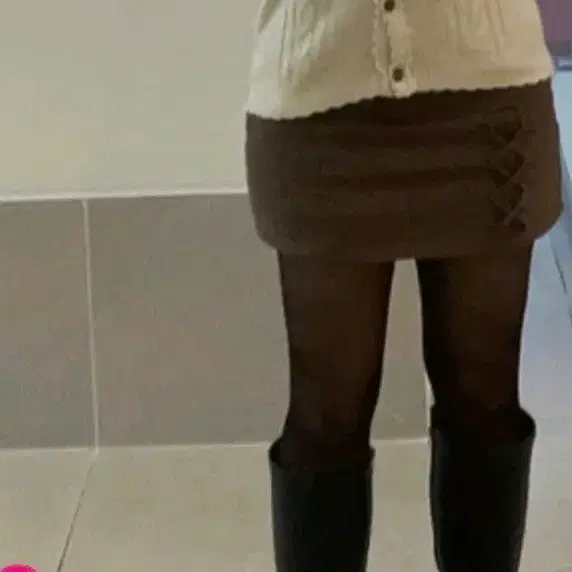 일브 브라운 미니스커트