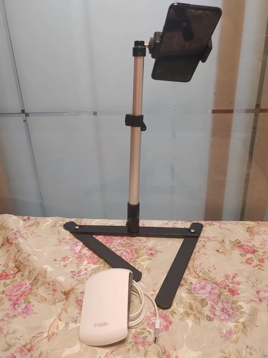 프로기 클릭, 거치대, usb 충전 케이블까지.vflat