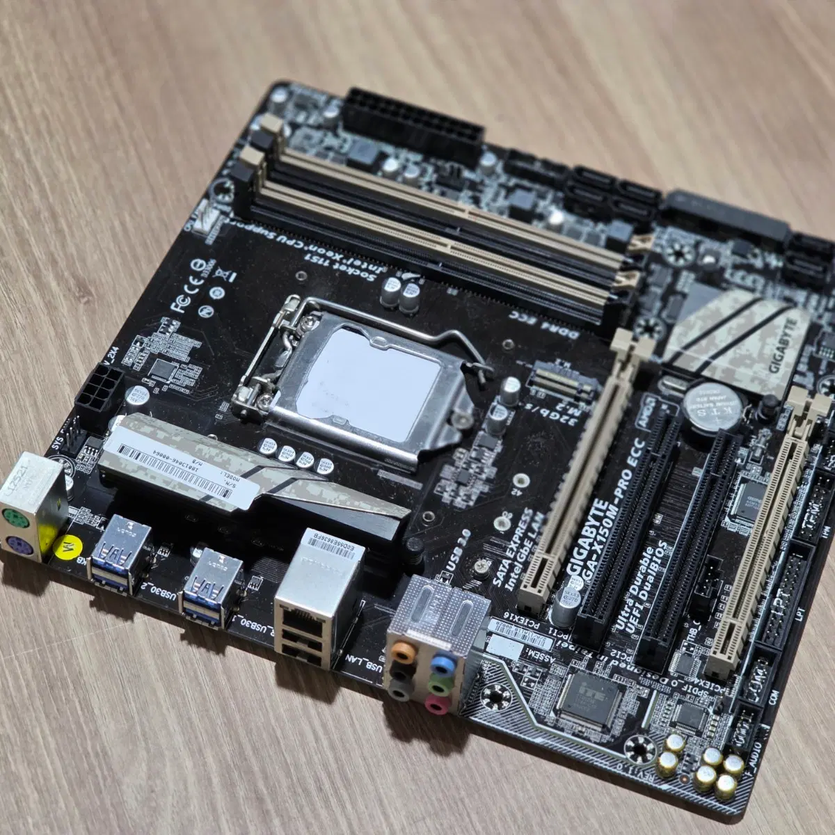 기가바이트 GA-X150M-PRO ECC 메인보드