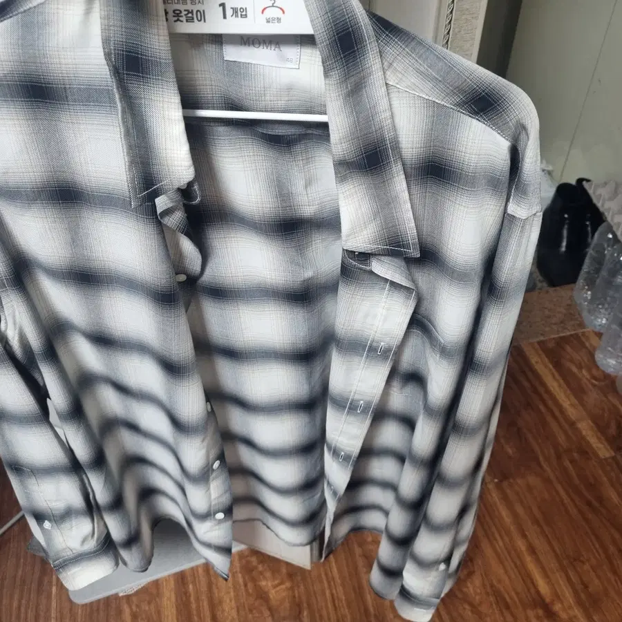 모마디자인 Recycle ombre plaid check shirt ivory 팝니다. 시착 1회 착용.