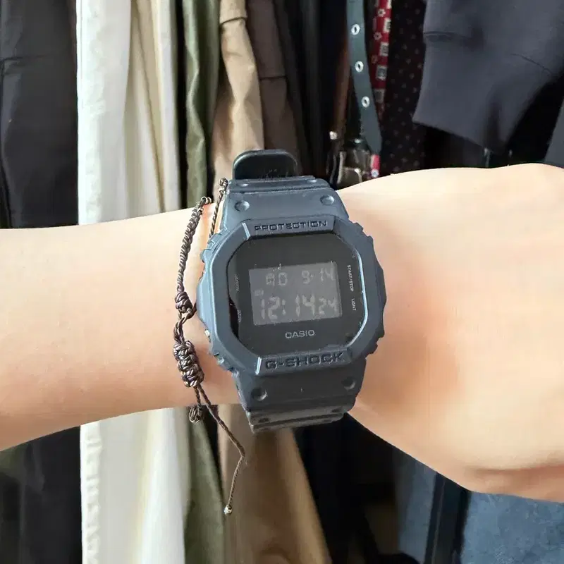 카시오 지샥 G-SHOCK 5600 올블랙 디지털 시계 판매